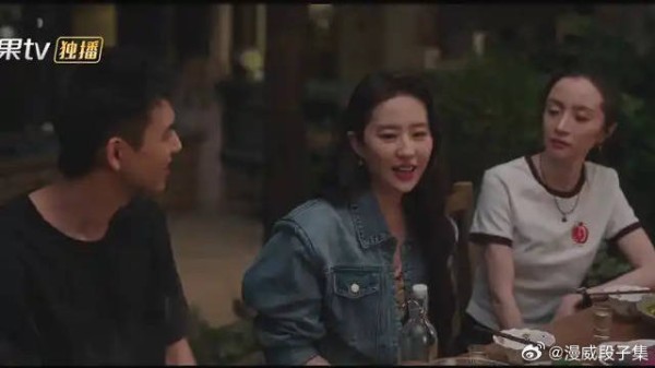 许红豆重回小院，谢之遥激动不已，请全村吃席