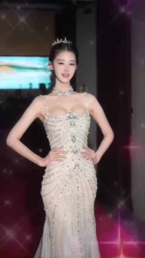 大家早上好!北风呼呼逼紧一把火逼紧吃饱穿暖,祝大家年年有余幸福美满!