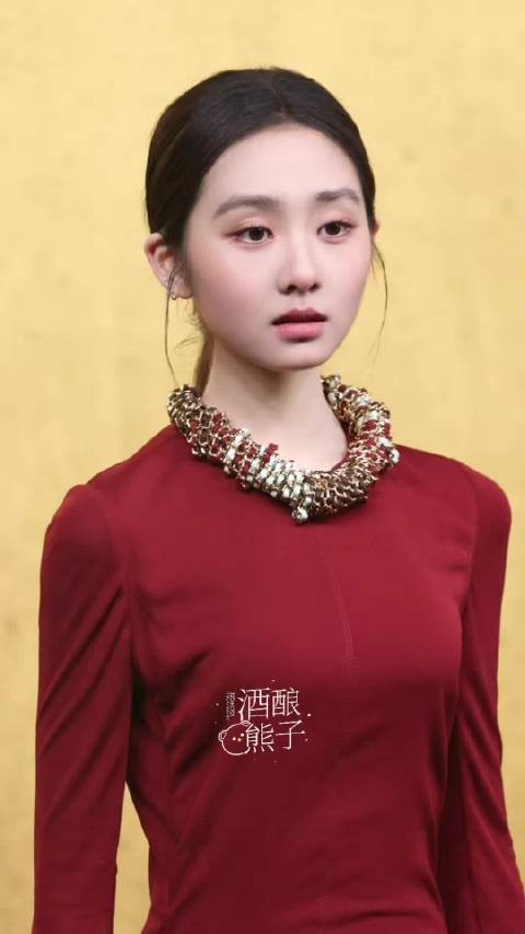 黄忆慈还有点懵懵的,好萌