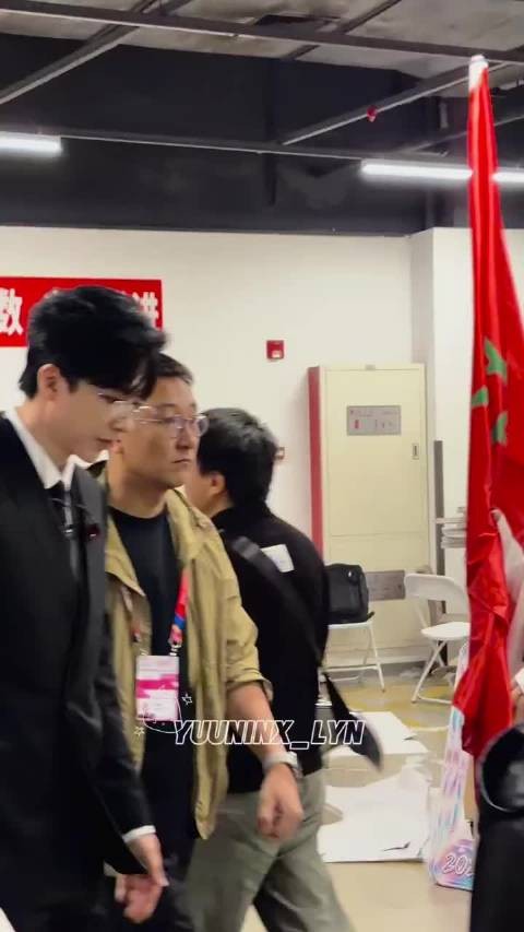 老大昨天霸总今天男大,一键切换两种分格,190的身材穿啥都好看
