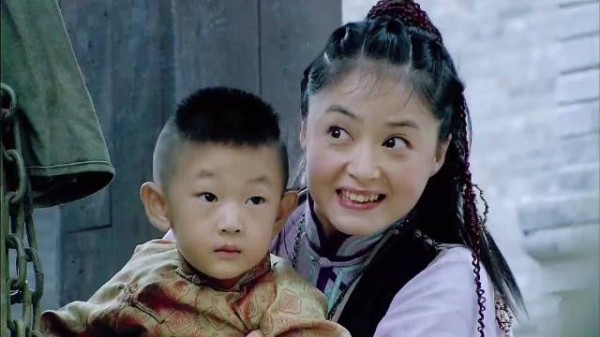 为阻鬼子行踪，女八路带娃给车加佐料，拼死护航保平安！