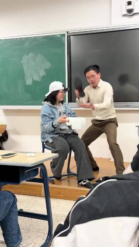 妹子比老师演的好