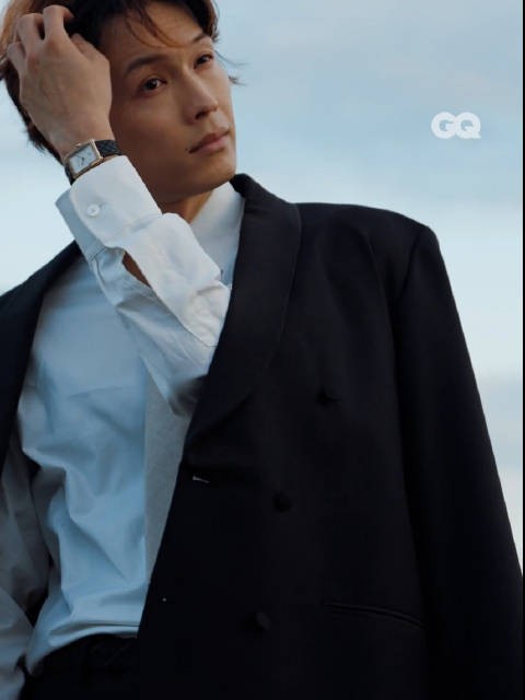 『GQ JAPAN』12月号(10月30日発売) 表紙：特别视频