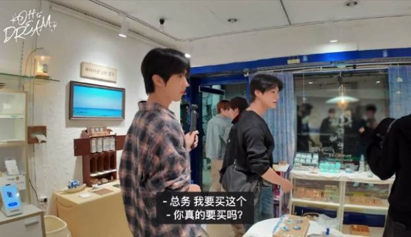 诺民超话崽咪尼撒娇杰诺买戒指