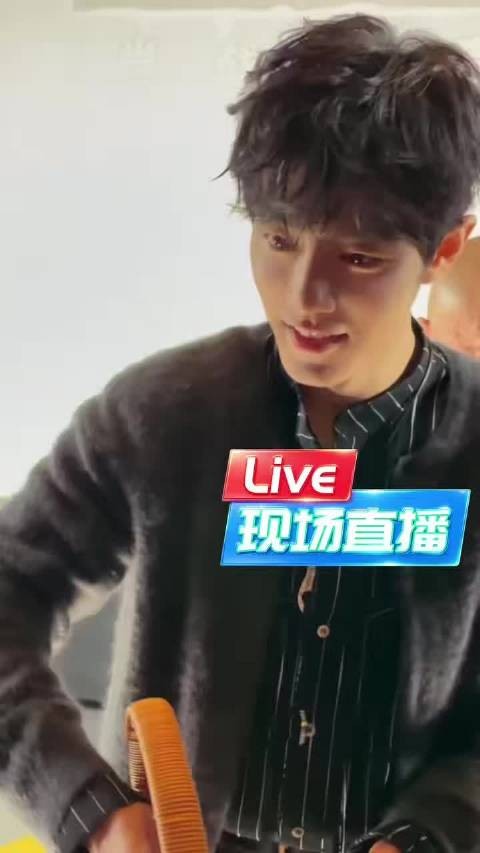 请问这是19年吗，肖战今日追剧团