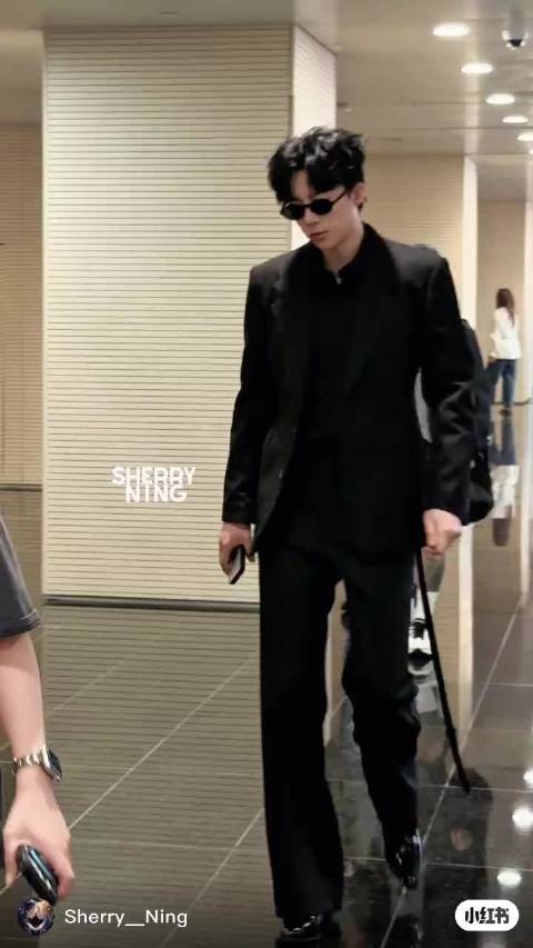 每件衣服都有巧思設計都被他穿出霸总风格