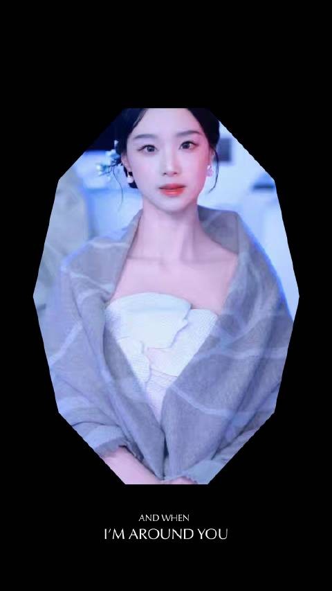 手如柔荑，肤如凝脂，领如蝤蛴，齿如瓠犀，螓首蛾眉，巧笑倩兮，美目盼兮