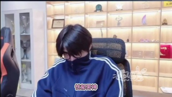 被上海的风冷到的@深圳DYG丶钎城 网络忧郁男神头像堂堂来袭
