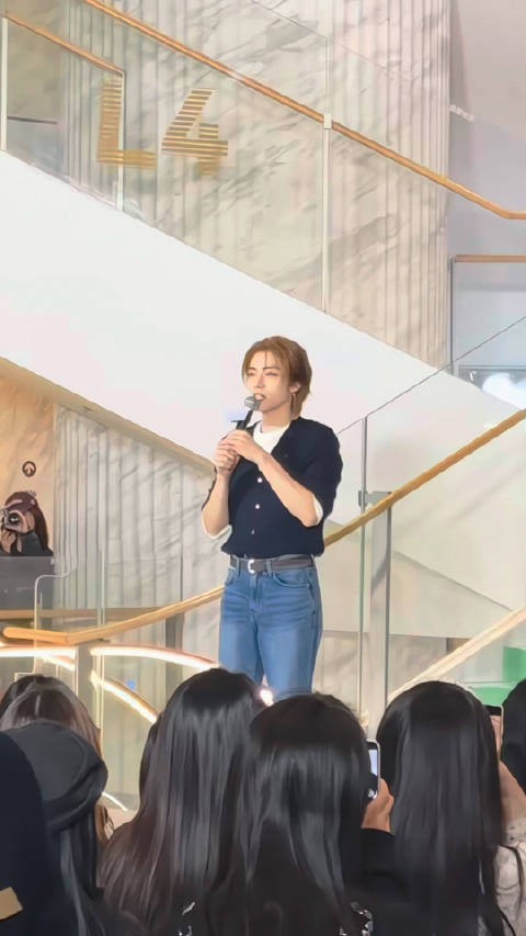 你像天使一样出现在我的面前