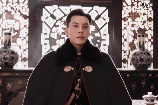 合着张大佛爷在前面开会，大家都在下面开小差呢 |九门