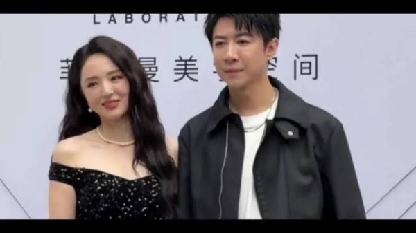 董璇张维伊上海出席活动,相差9岁看不出年龄差