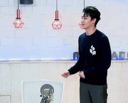 怎么还有点可爱哈哈哈哈哈