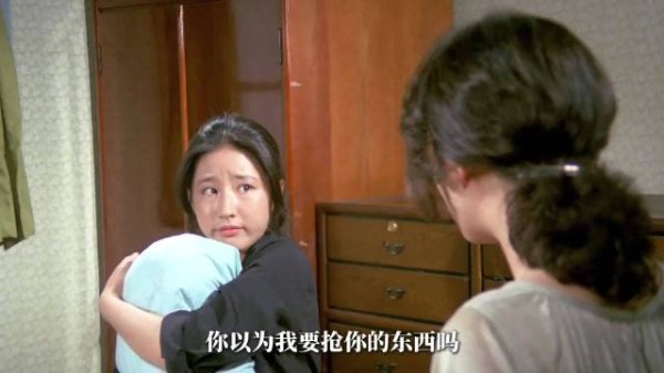 浴室闯入事件引家庭猜忌,保姆嫣然一笑