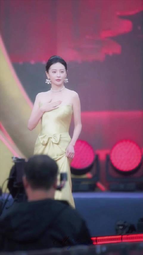 陈思澈这妹子现场看她走红毯是真的舒服 可惜资源一般般也没啥戏拍