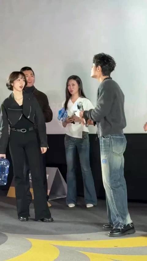 姜妍合照没有肖战,小城良方朗朗乾坤