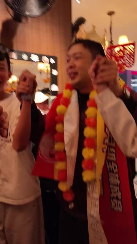 杜海涛庆生现场热闹欢快,生日歌响起氛围拉满