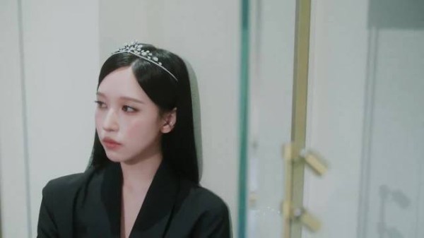 261028 ELLE 发布. TWICE MINAと「ショーメ」、響き合うエレガンス