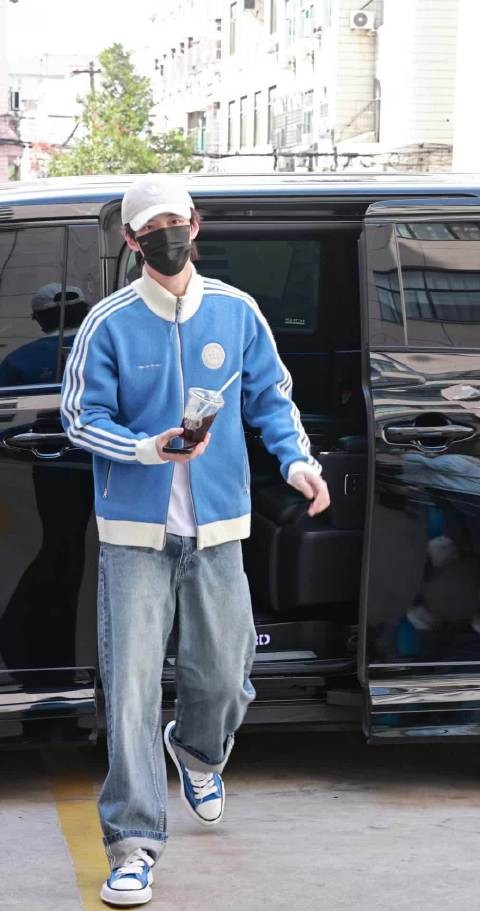 蓝色是你最爱的颜色 一片蓝承载着我们的梦想与热爱