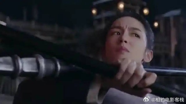 周也丞磊圆里比武,两人对打毫不留情,招招狠辣