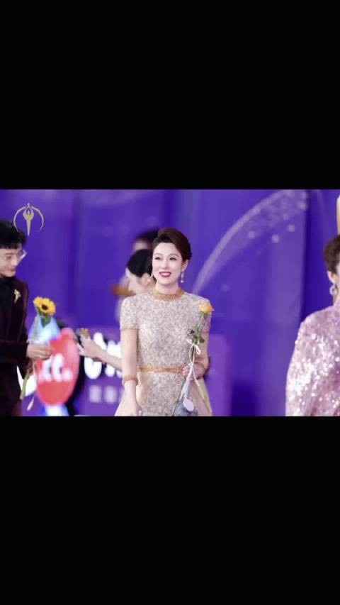 赴百花之约,定格光影瞬间红毯造型#主持人李杰