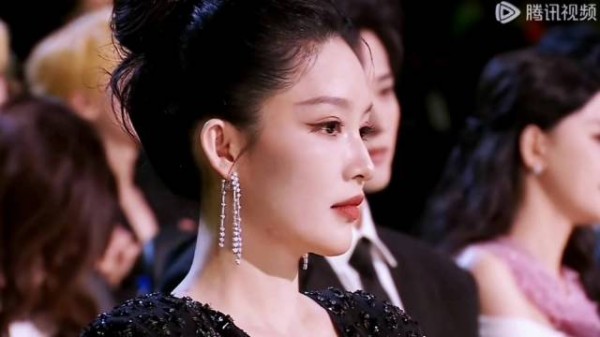 李沁星光大赏妆造引关注