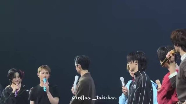 ATEEZ SAN黑色T恤造型引成员模仿