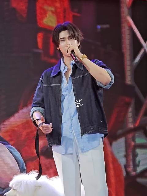 昨天你竟还去健身 推介会你快来