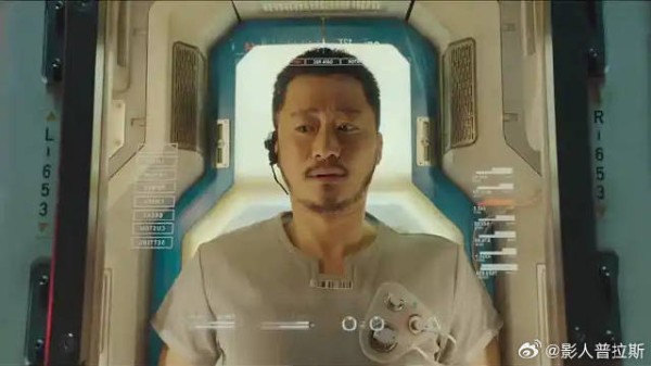 地球出现二次强震 哪料大家为争夺头盔,竟自相残杀!