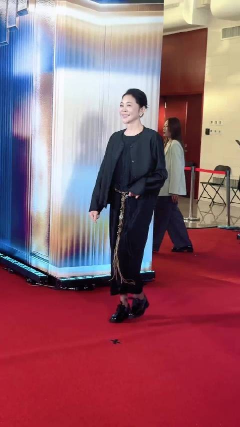 倪萍瘦下来状态回春,结果被造恶意谣言,传什么换血、婴儿相关,简直太离谱了