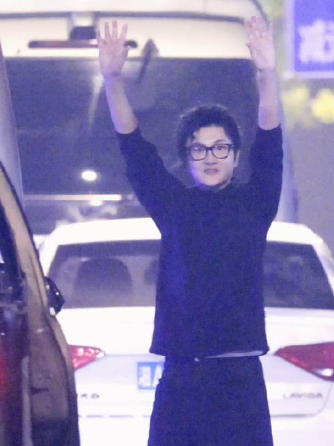 261028 | 披哥下班 | 在近视眼的世界里总有一个人是清晰的.