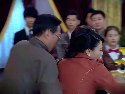 一瓶香槟暗藏杀机，王丰安一眼识破破绽 #铁核桃