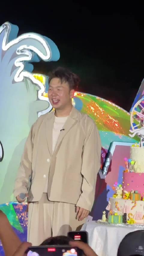 杜海涛为沈梦辰庆生,祝sam公主生日快乐
