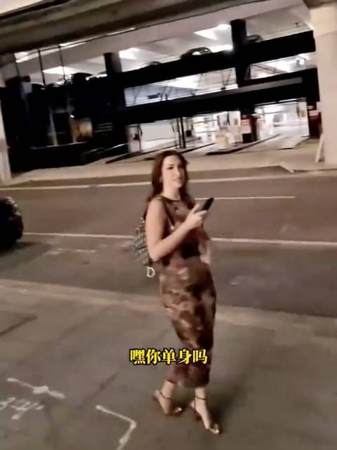 挑战搭讪纽约气质老baby,主动到令人发指