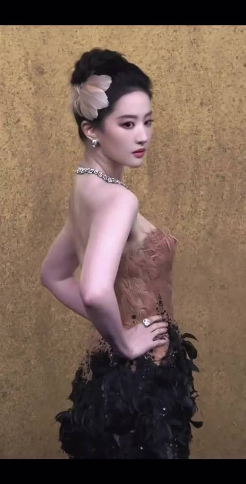 刘亦菲发烧眼睛发炎状态都这么好 完全仙女来着!