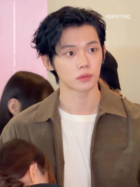 eyesmag ins update 啊啊啊啊啊啊啊好看鼠了吧 大眼萌猪! 宝宝把头发染黑了点