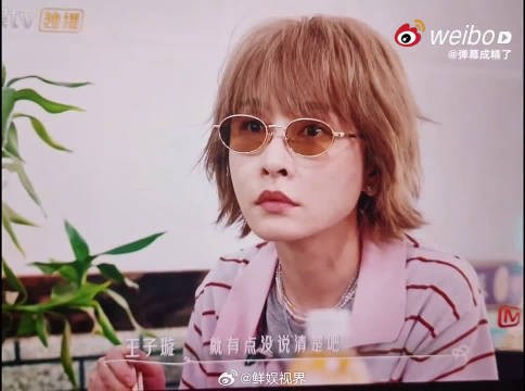 厉娜主打一个随性自在,上车睡觉下车干饭,她和许飞的相处太有看点