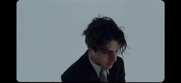 雪是纯白的死亡也是纯白的原谅,不被认可的人通过作品遇见未来