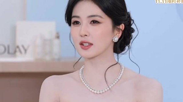 白鹿看红毯照自喊下红毯就去健身房