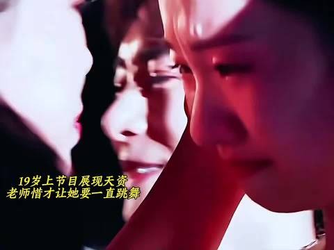 张艺凡这支飞天舞惊艳,长袖柔美只是表象,舞姿里藏着角色的孤勇与家国担当
