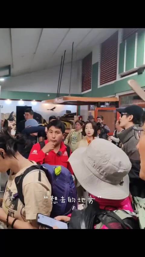 导演主动让出队伍,就怕耽误艺人,又好笑又觉得很暖心