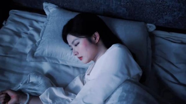 平君怀孕离开了虞昶轩只留下一封信和两人的结婚戒指!玉簟秋 丞磊 徐若晗