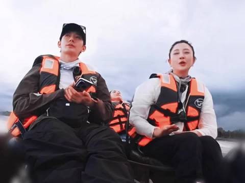 太爱花儿与少年这种氛围,大家打打闹闹,相处松弛又舒服