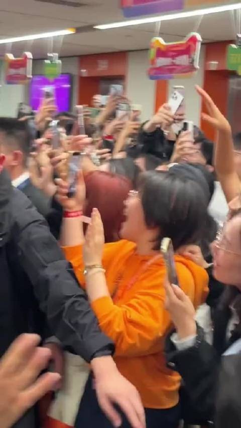 快来让我亲亲亲亲亲