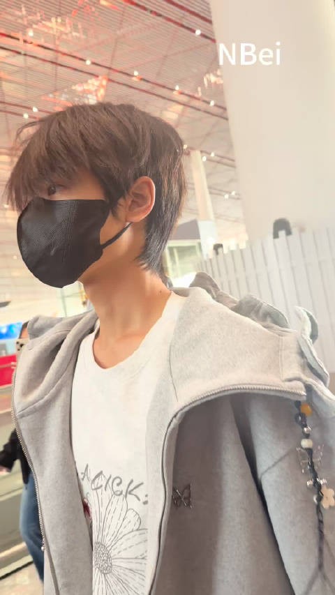 弭店长明天带耳钉吗