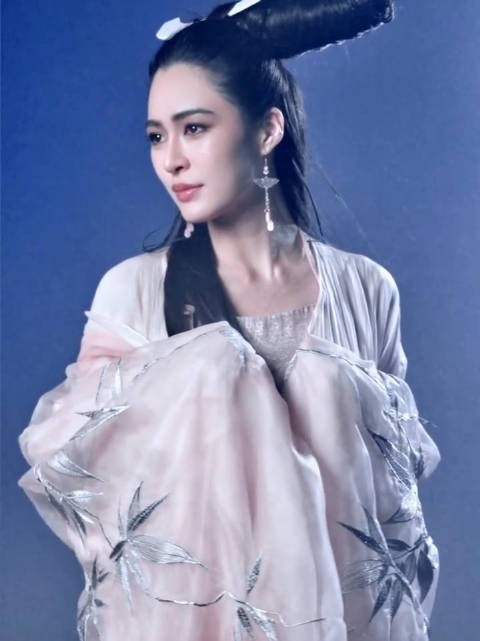 万圣节 x Lingling Kwong️ Cos 电影《倩女幽魂》聂小倩