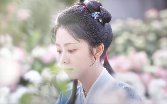 明星试多套造型定红毯战袍,认真堪比兰香如故抠细节
