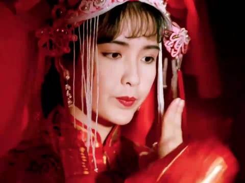 当年只盯着周慧敏看了，都没发现女配这么漂亮!
