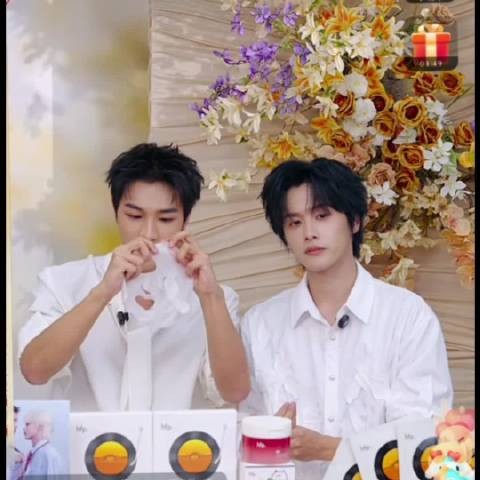 小屿，在家都是你哥给你敷的面膜吧 @刘竞屿