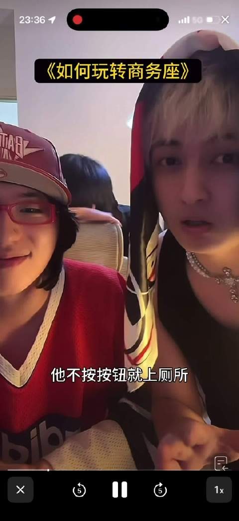 虎哥教你怎么假装很自然地抱周哥