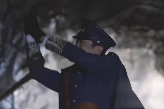 岳绮罗唯一落泪瞬间，张显宗灰飞烟灭之时